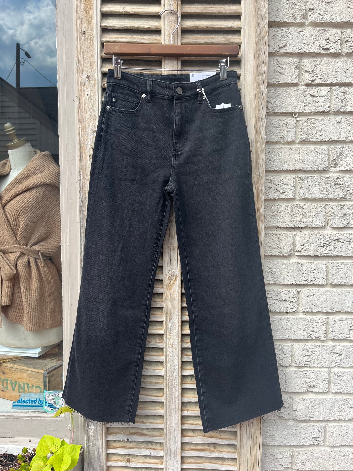 AG Washed Coal Cropped Wide Jean